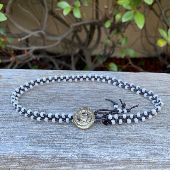 New Hand Made Western Brown & Pearlized Circle Boot Charm/Double Wrap Bracelet - Picture 9 of 10